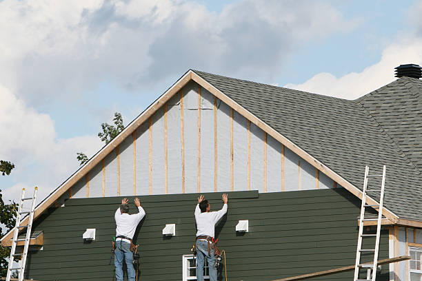 Professional Siding technician working in Lawrenceburg, TN